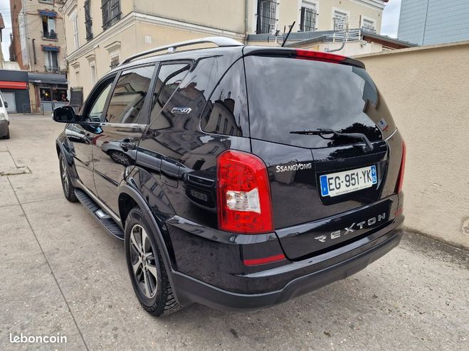 Ssangyong Rexton rx 220 e-xdi 178ch 7 places luxury 1re  Noir de 2016