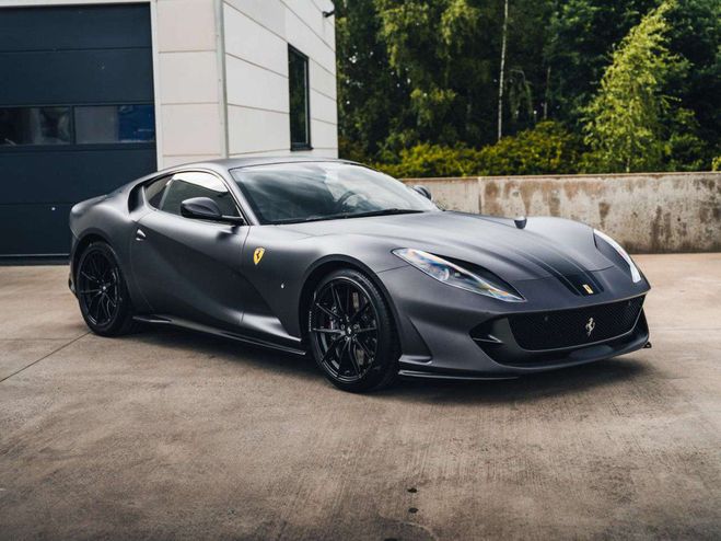 Ferrari 812 Superfast Atelier Carbon Alcantara Gris de 