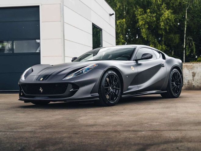 Ferrari 812 Superfast Atelier Carbon Alcantara Gris de 