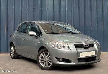  Voir détails -Toyota Auris D4D 90ch Dynamic BVA GPS Bluetooth Garan à Halluin (59)