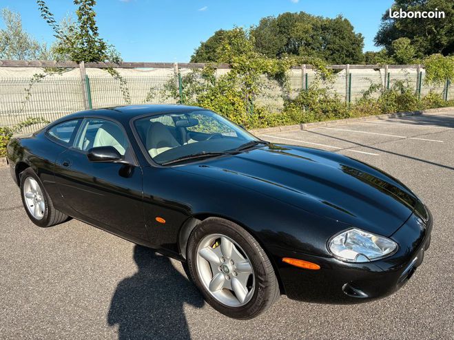 Jaguar XK8 coupe automatique v8 4 litres Noir de 2000