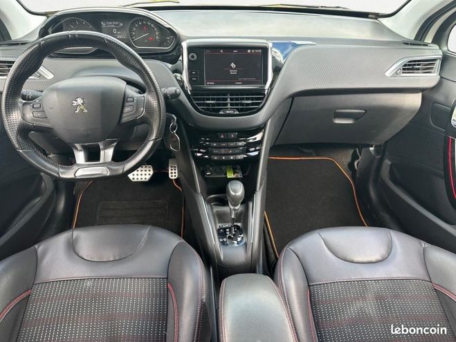 Peugeot 208 GENERATION-I 1.2 PURETECH 110 CH GT LINE Blanc de 2017