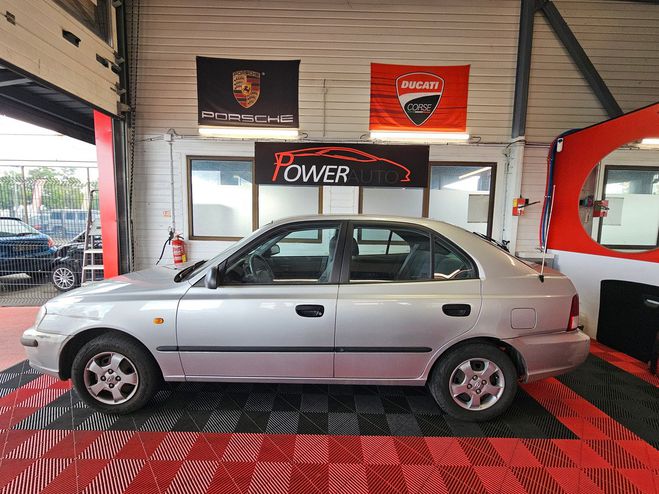 Hyundai Accent crdi 123001kms Gris de 2003