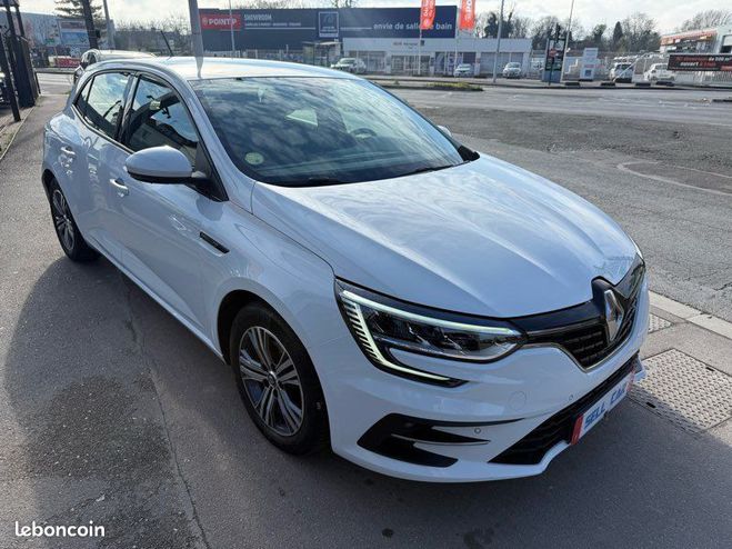 Renault Megane IV (2) 1.5 bluedci 115 volution Blanc de 2022