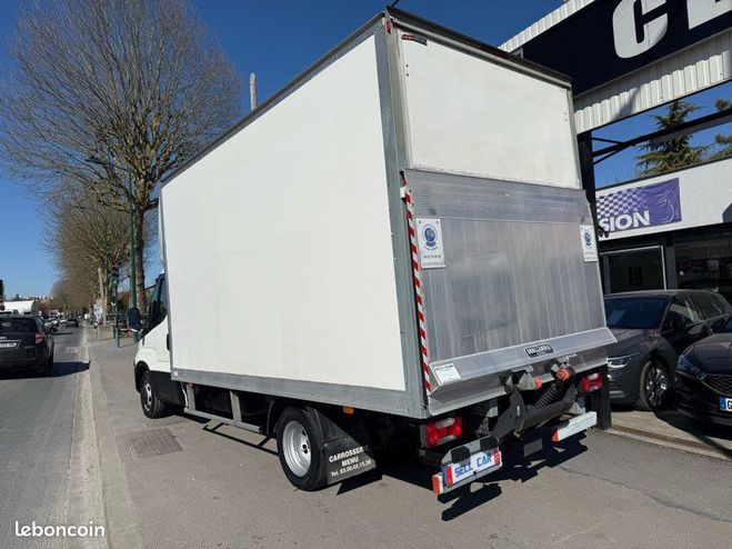 Iveco Daily Chassis-Cabine 35C14 2.3 136ch 22m3 Hayo Blanc de 2019