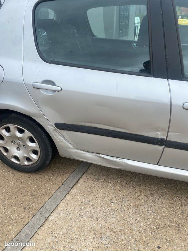 Peugeot 307 1.5 i 110ch bote automatique Gris de 2006