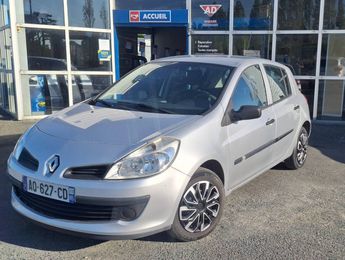  Voir détails -Renault Clio III (B/C85) 1.2 16v 75ch Pack Authentiqu à Mortagne-sur-Svre (85)