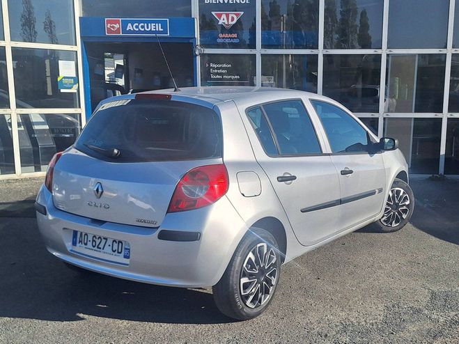 Renault Clio III (B/C85) 1.2 16v 75ch Pack Authentiqu GRIS C de 2006