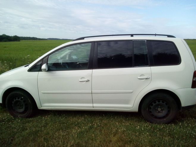 Volkswagen Touran a vendre pour pieces dtachees  de 2005