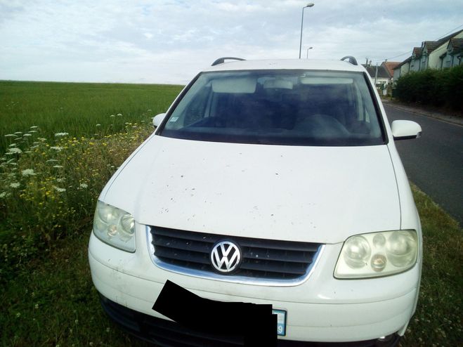 Volkswagen Touran a vendre pour pieces dtachees  de 2005