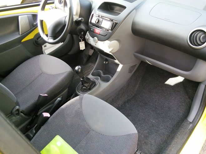 Peugeot 107 1.0 68 Bsico 5portes - moteur a chaine  Jaune de 2008