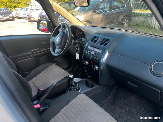 Fiat Sedici 2.0jtd emotion 135cv en bon etat general Gris de 2010