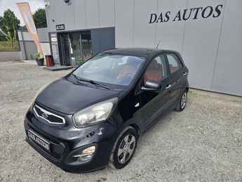  Voir détails -Kia Picanto 1.0 69cv Urban Spicy 5p à Saint-Jean-de-Linires (49)