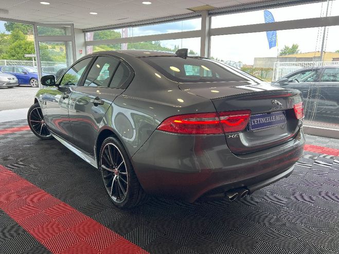 Jaguar XE 2.0 D - 180 ch BVA AWD R-Sport Grise de 2018