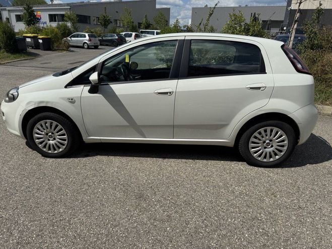 Fiat Punto Evo 1.4 ct ok clim blue&me distribution  BLANC NACRE de 2012