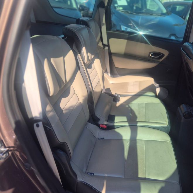 Renault Grand Scenic III (2) 1.5 DCI 110 BOSE DITION EDC 7PL Marron de 2015