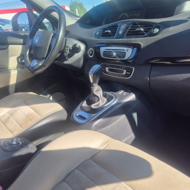 Renault Grand Scenic III (2) 1.5 DCI 110 BOSE DITION EDC 7PL Marron de 2015