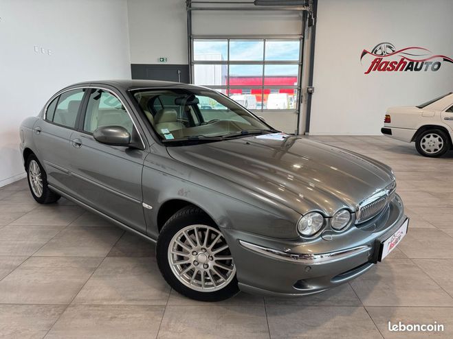 Jaguar X Type 2.5 i V6 194cv-BVA-4X4 Gris de 2006