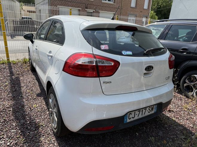 Kia Rio 1.2L 86CV STYLE  de 2012