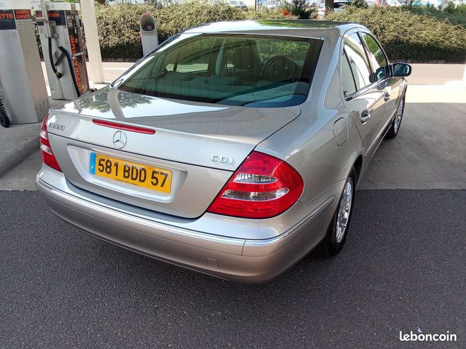 Mercedes Classe E Belle 220cdi pack boite auto 95000 kms e Gris de 2004