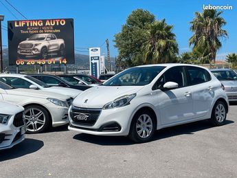  Voir détails -Peugeot 208 1.6 BlueHDI 100ch Style 5p à Nice (06)