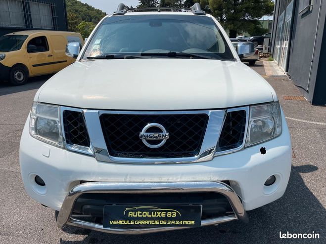 Nissan Navara double cabine 3.0 dci v6 231 cv 4wd Blanc de 2012