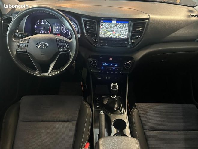 Hyundai Tucson 1.7 CRDI 115 CREATIVE 2WD + SIGES AV CH Gris de 2017