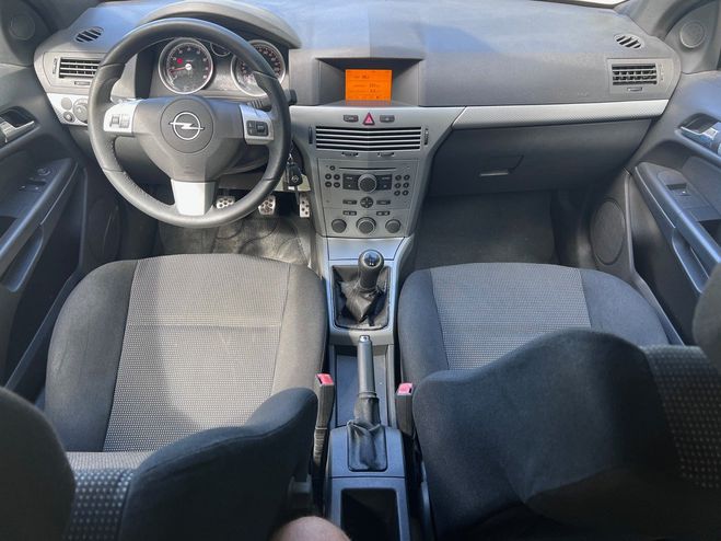 Opel Astra H 1.6 i 105cv GTC 2me main Beige de 2005