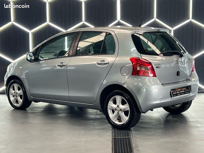 Toyota Yaris Toyata II 1,4L D4D 90 ch Gris de 2008