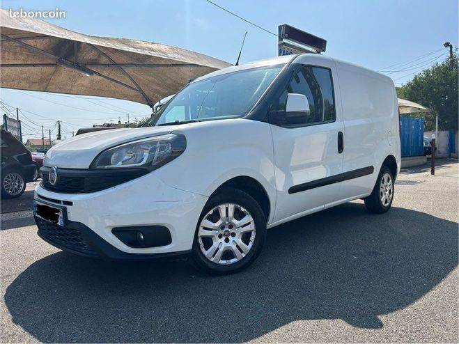 Fiat Doblo 1.6L MJTD 105CV Blanc de 2018