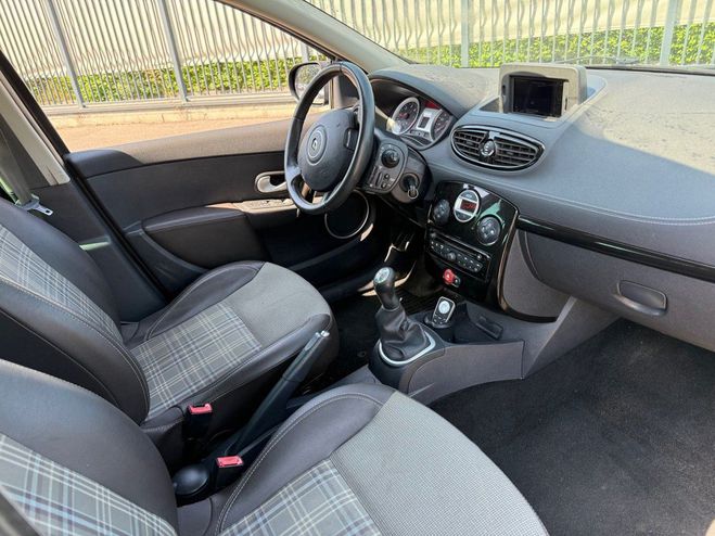 Renault Clio III ESTATE 1.5 DCI 85CH XV DE FRANCE ECO Noir de 2011
