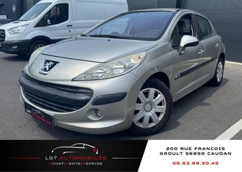  Voir détails -Peugeot 207 1.4 16v Urban 5p à Caudan (56)