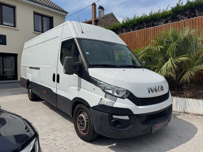 Iveco Daily FOURGON GN 35 S 13 V12 L4 H2 QUAD-LEAF B Blanc de 2016