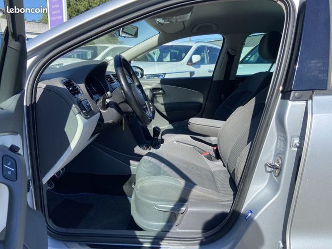Volkswagen Polo 1.4 TDI 90CH BLUEMOTION TECHNOLOGY CONFO Gris de 2015