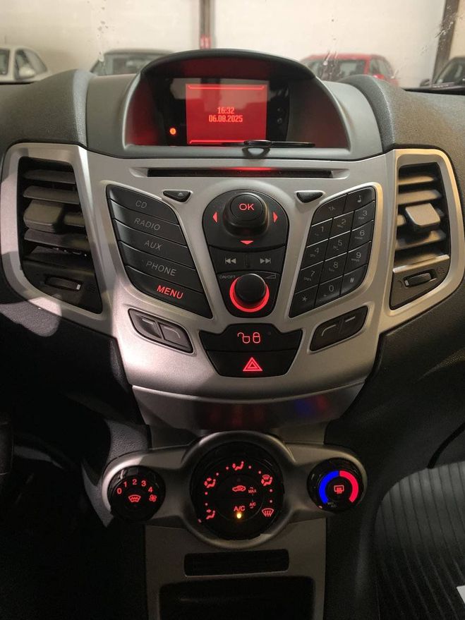 Ford Fiesta IV 1.4 TDCi 70ch FAP Ambiente 5p GRISE de 2012