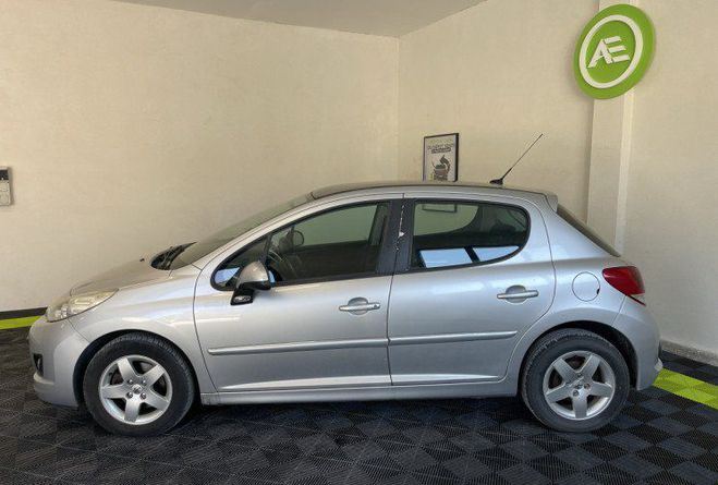Peugeot 207 1.4 VTi 16v Srie Millesim 200 5p // TOI GRIS de 2010