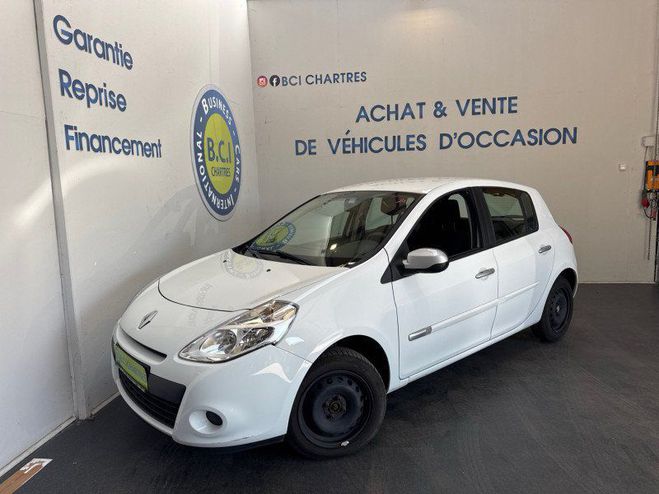 Renault Clio III 1.2 16V 75CH ZEN 5P Blanc de 2014