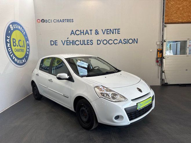 Renault Clio III 1.2 16V 75CH ZEN 5P Blanc de 2014