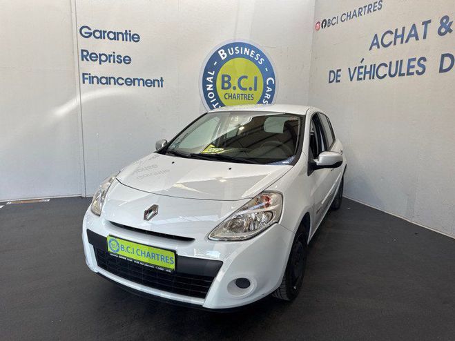 Renault Clio III 1.2 16V 75CH ZEN 5P Blanc de 2014