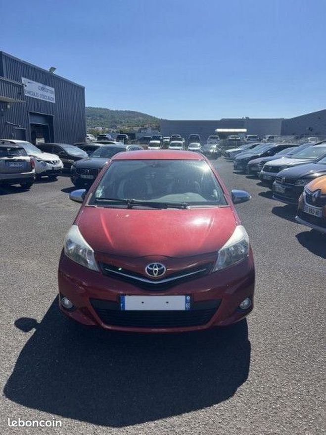 Toyota Yaris 100 VVT-I DYNAMIC 5P Rouge de 2013