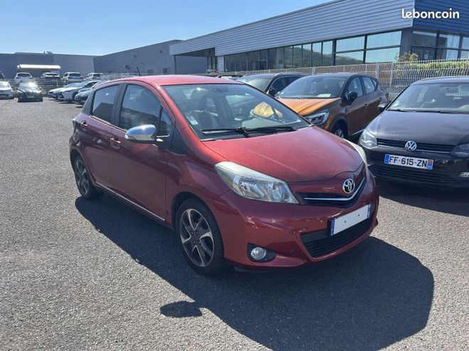 Toyota Yaris 100 VVT-I DYNAMIC 5P Rouge de 2013