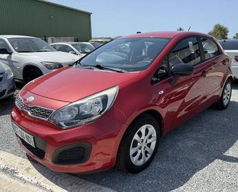  Voir détails -Kia Rio III 1.1 CRDI Style ISG 5p à Saint-Mdard-d'Aunis (17)