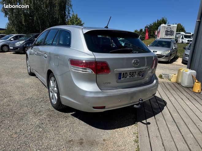 Toyota Avensis SW 126 D-4D FAP Active Gris de 2009