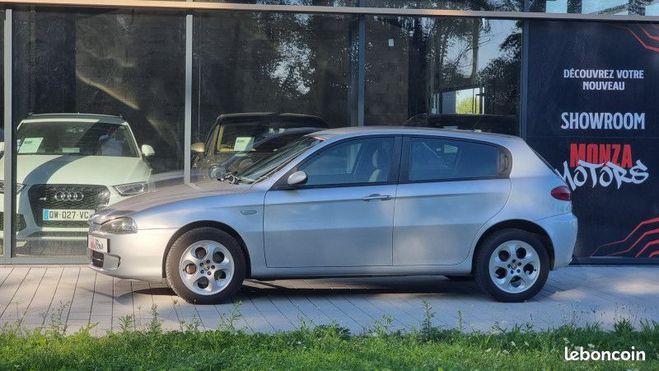 Alfa romeo 147 1.6 105CH 5P Gris de 2009