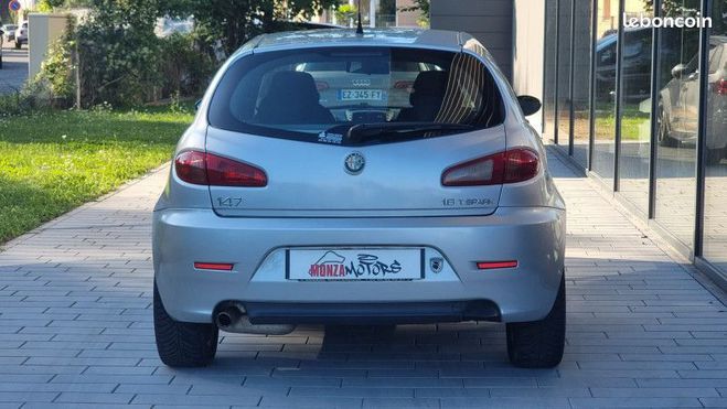 Alfa romeo 147 1.6 105CH 5P Gris de 2009