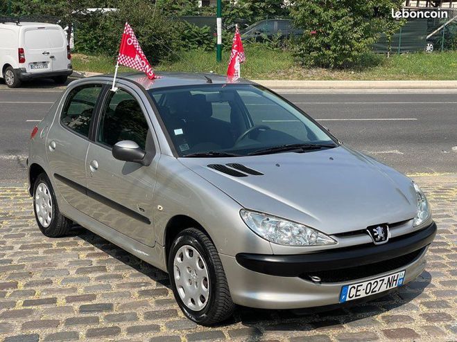 Peugeot 206 1,4hdi x Line 04-2005 130.000km  2990Eu Gris de 2005