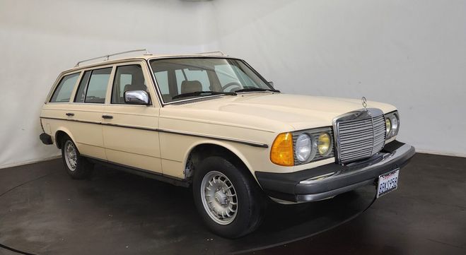 Cliquer pour voir la photo suivante Mercedes 300 TD wagon Beige de 1982