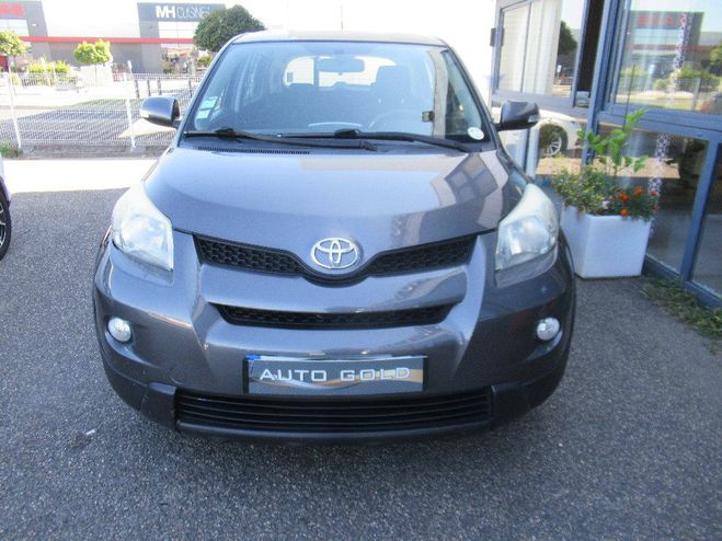 Toyota Urban Cruiser 90 D-4D AWD en l etat Gris Fonc de 2009