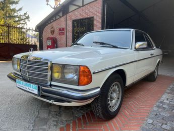  Voir détails -Mercedes 230 CE coupe 123 tbe restaure à Civens (42)