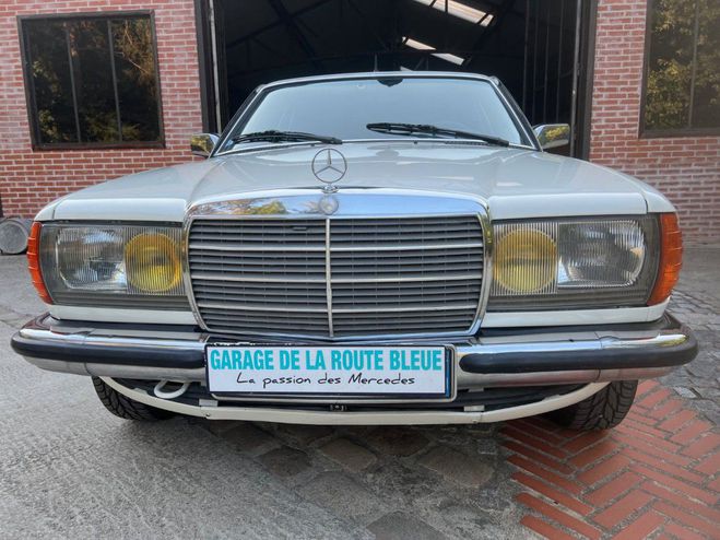 Mercedes 230 CE coupe 123 tbe restaure  de 1983
